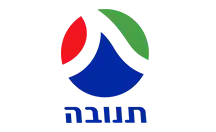 לוגו עגול עם חלקים בצבעים אדום, ירוק וכחול מעל הכיתוב בעברית "תנובה" על רקע אפור בהיר.
