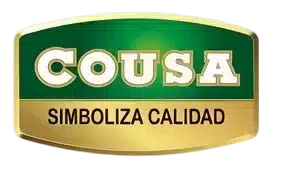 תווית בצבעי זהב וירוק, ועליה הכיתוב "COUSA" באותיות לבנות מודגשות, ומתחתיה הכיתוב "Simboliza Calidad" בשחור.