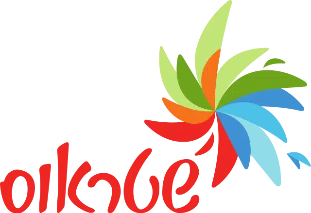 טקסט מעוצב המאיית את המילה "Oikabe" באדום, ומעליו עיצוב מופשט של פרח או שבשבת בצבעים ירוק, כחול ואדום.