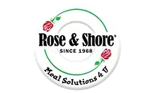 לוגו של "Rose & Shore" הכולל שתי ורדים אדומים, הכיתוב "SINCE 1968" והסלוגן "Meal Solutions 4 U" על רקע עגול לבן.